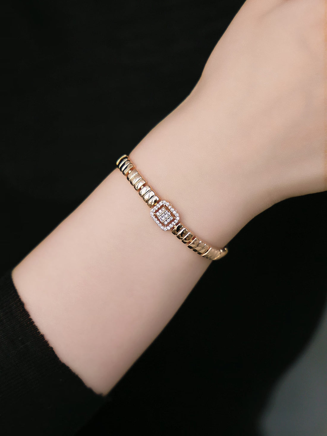 Golden Sparkling Square Bracelet