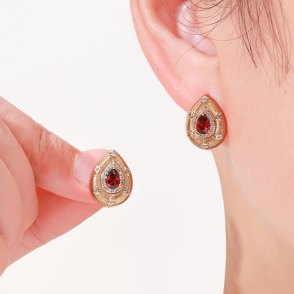 The Light of Isis Jewelry Set