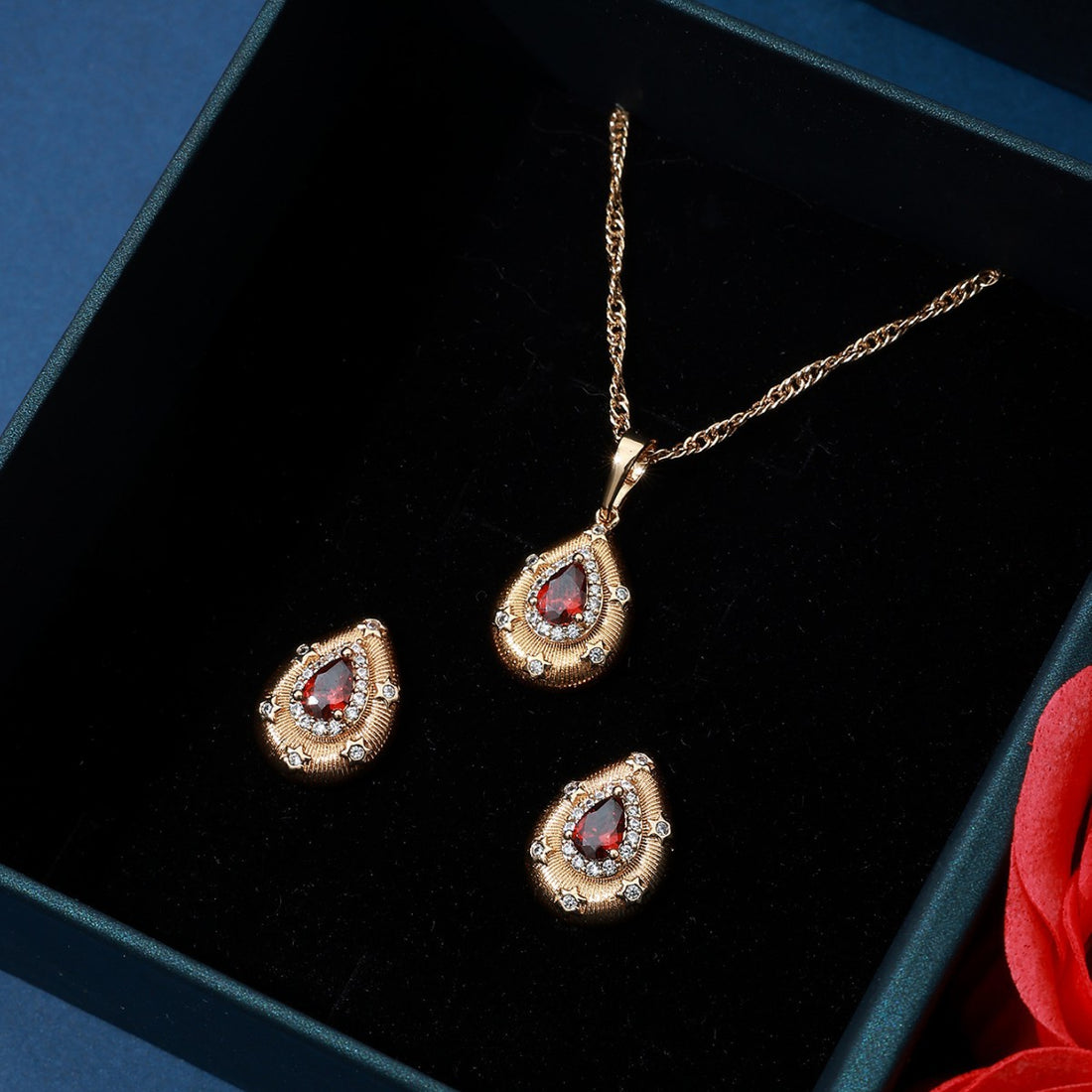 The Light of Isis Jewelry Set