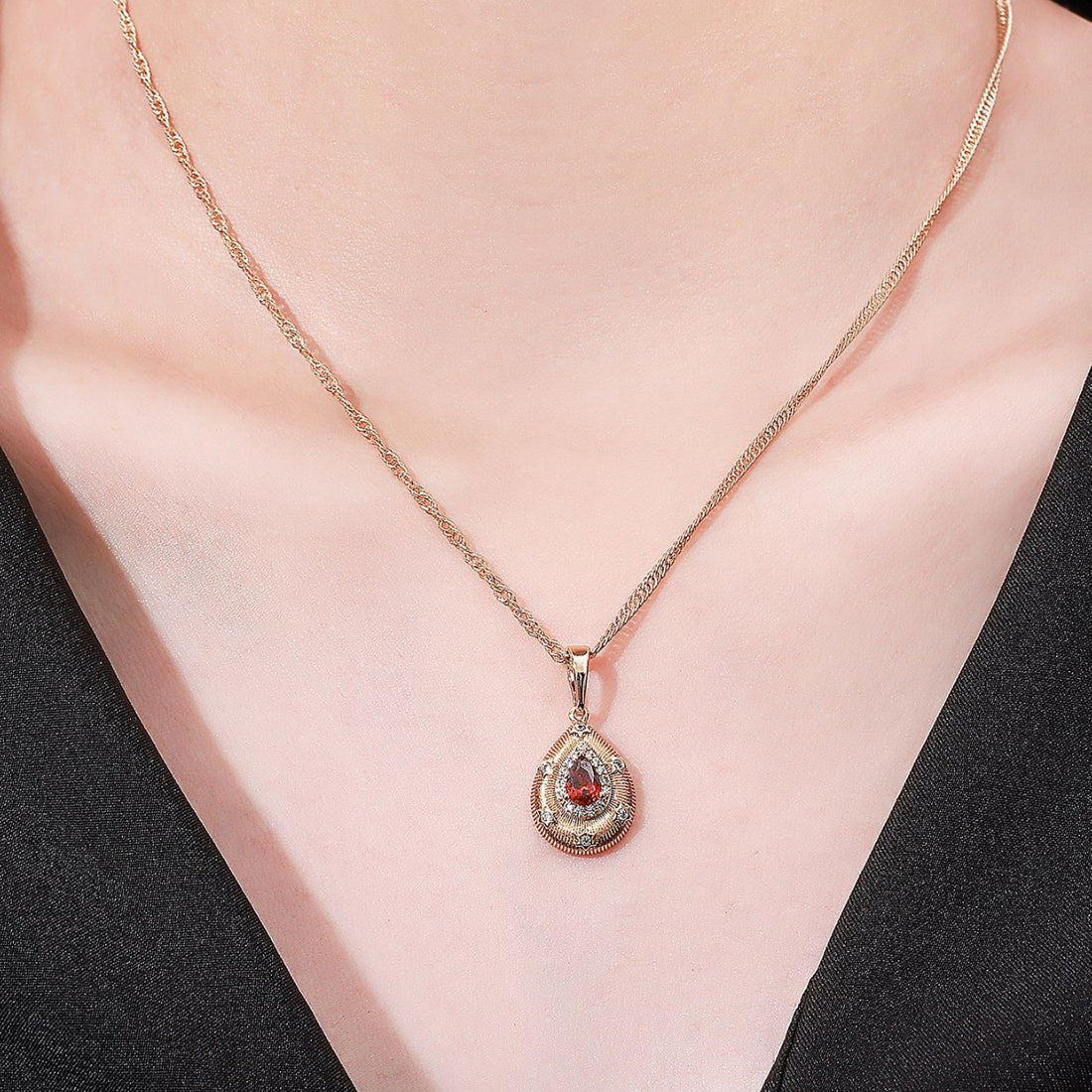 The Light of Isis Jewelry Set